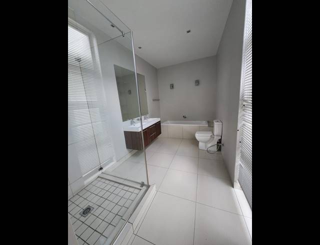 4 BEDROOM HOUSE FOR SALE IN HOUGHTON